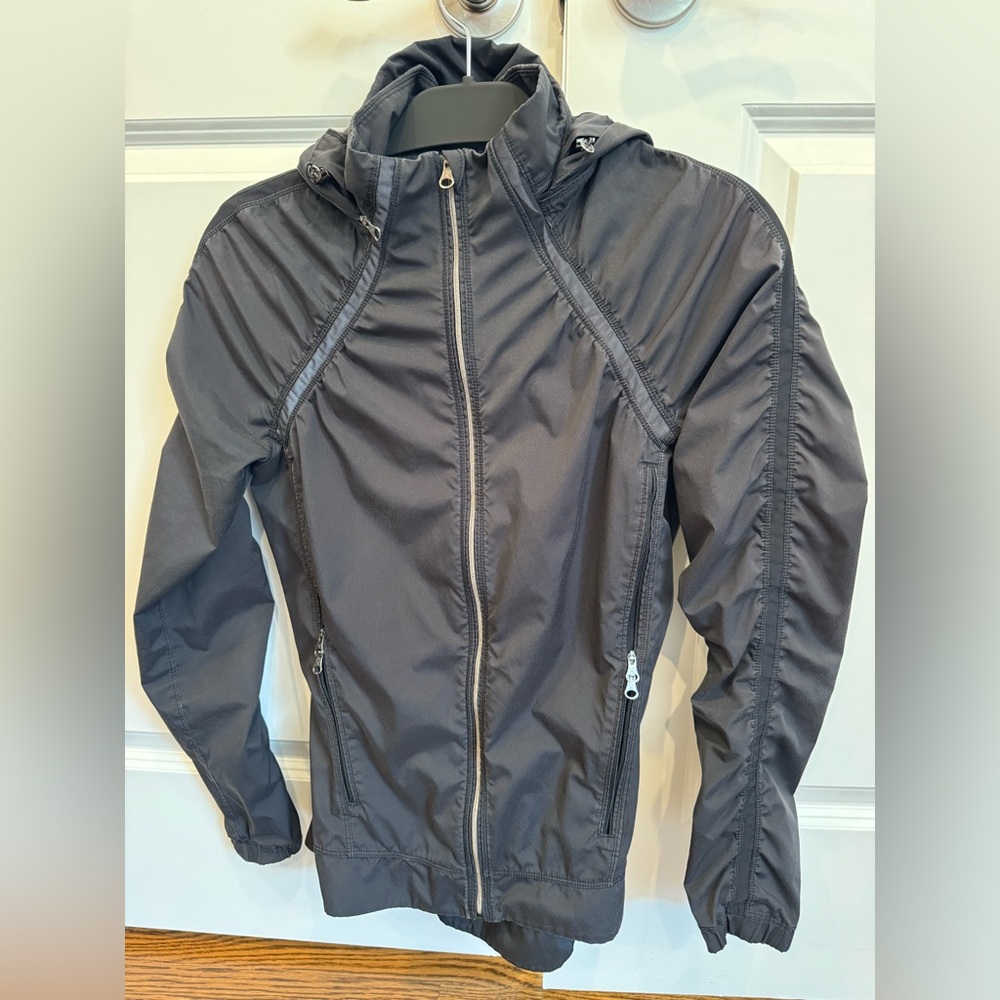 Lululemon black hooded lightweight jacket